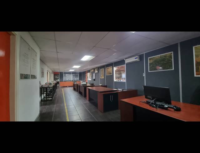 2,709M² WAREHOUSE FOR SALE IN JACOBS